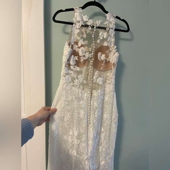 Essense of Australia Wedding Dress - Picture 5 of 17